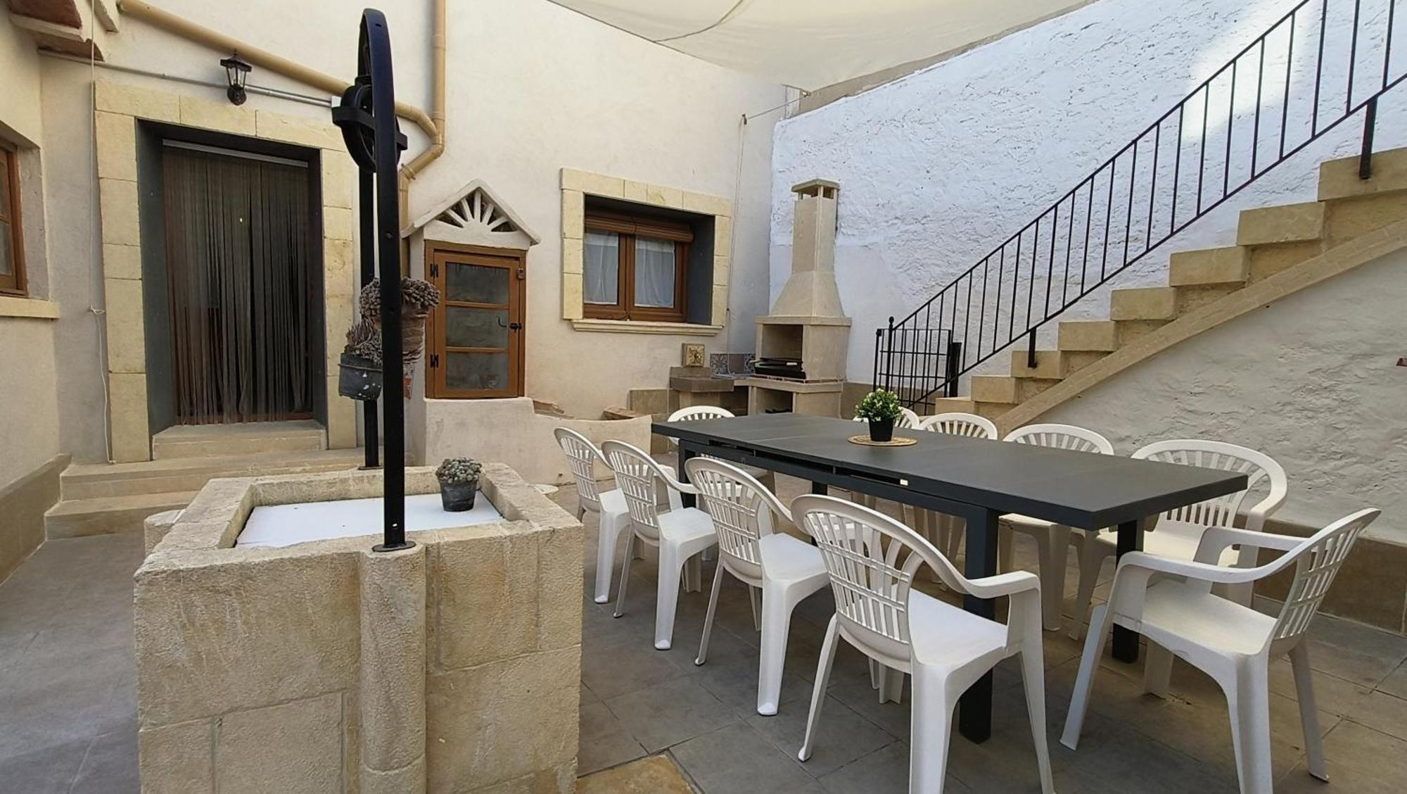Apartment With Patio And Barbecue